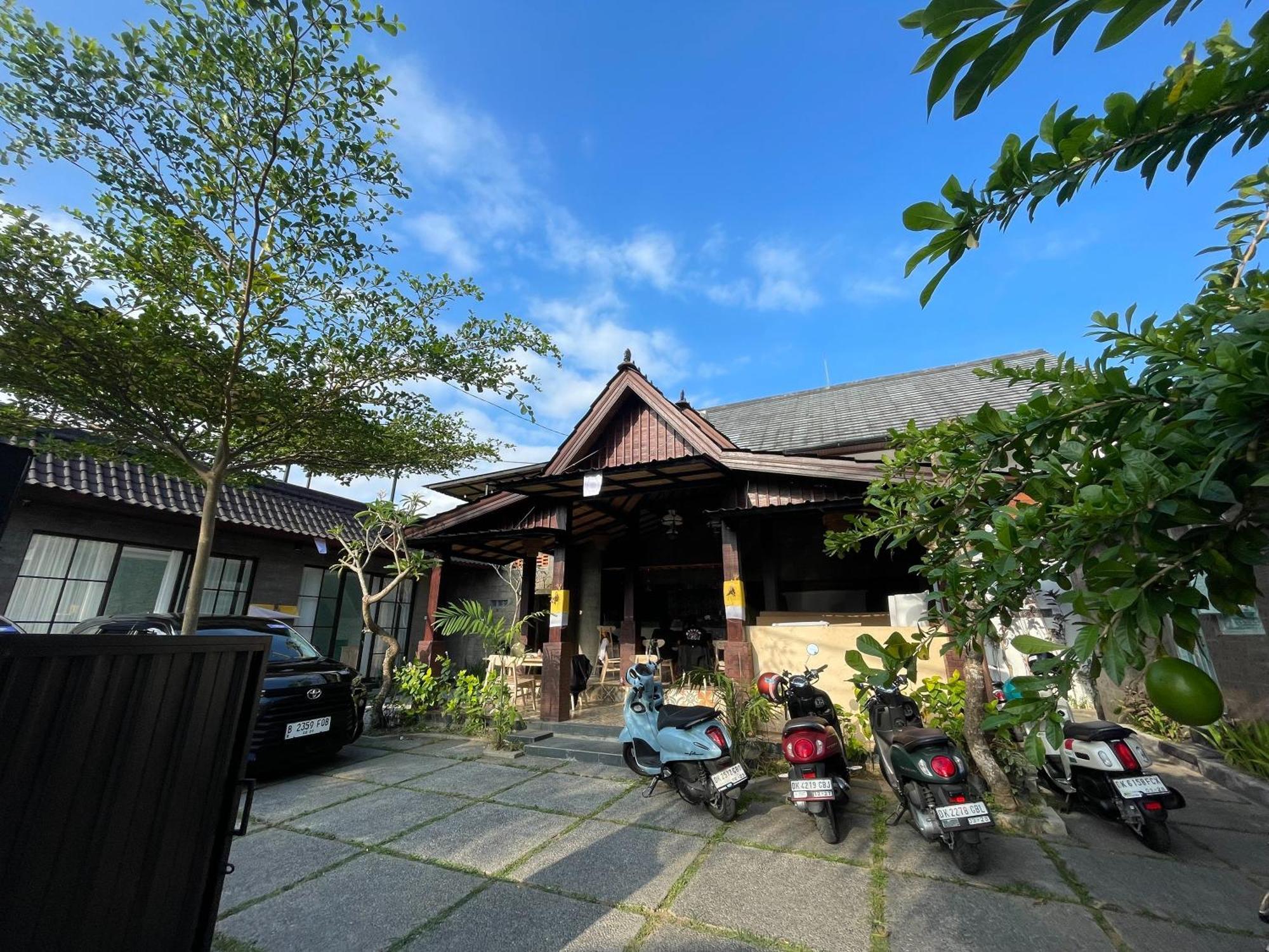 Hotel Nivaluma Ubud Exterior foto